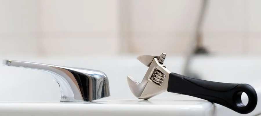 How Much Does Bathtub Replacement Cost? How Much Does a Plumber Charge to Replace a Bathtub?